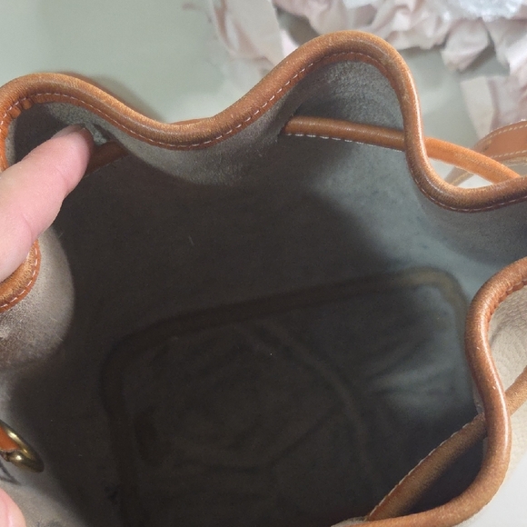 Dooney & Bourke Cream and Tan Shoulder Bag - Picture 4 of 6